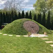 Piwnica w ogrodzie hobbitowe wejście